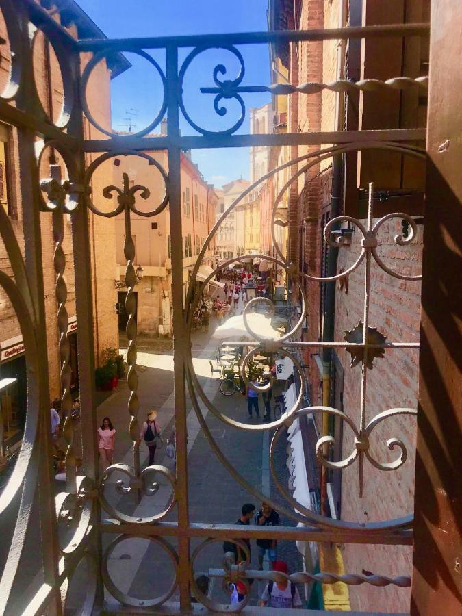 Moderno Affaccio Su Via Mazzini Leilighet Ferrara Eksteriør bilde