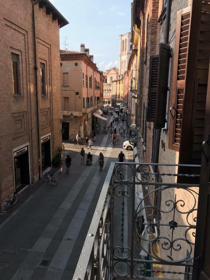 Moderno Affaccio Su Via Mazzini Leilighet Ferrara Eksteriør bilde